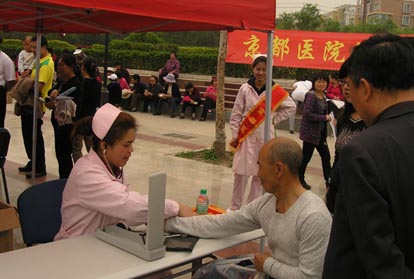 燕郊公园义诊场面之三